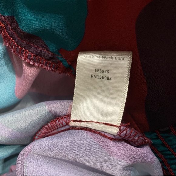 ALLISON JOY RED GRAPHIC PRINT LONG SLEEVE FRONT BUTTON CLOSURE CLASSIC BLOUSE - Picture 5 of 15